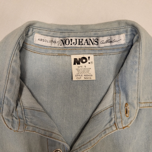 Sleeveless Denim and Floral print Button-down Top - Picture 2 of 9